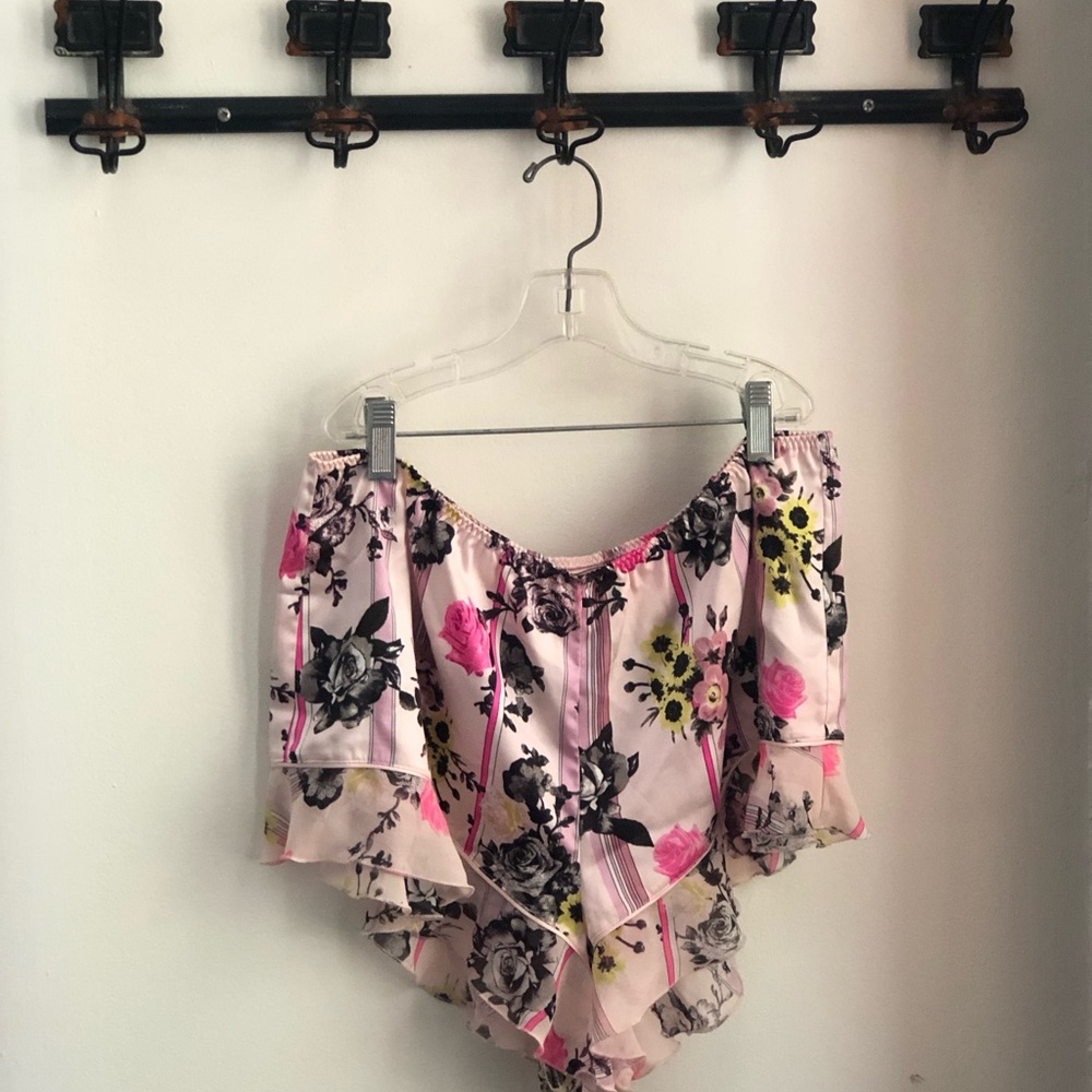 🌸Victoria's Secret Pink Floral satin shorts 🌸